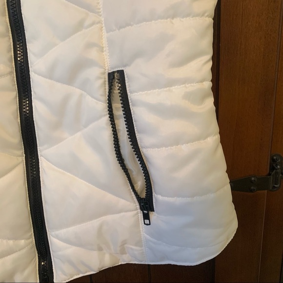 NEW DIRECTIONS WEEKEND puffer vest- size small - Picture 2 of 6